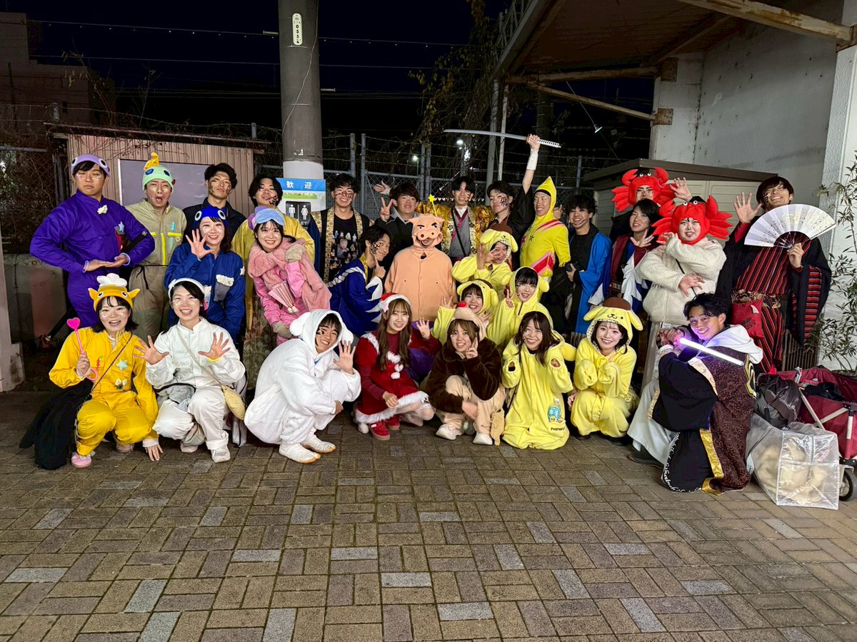 kabuki2017's tweet photo. 【🦀バサカニ前夜祭🦀】

#バサカニ の前夜祭に参加しました✨

個性豊かな衣装を身に纏い、
#蒼の魂同 を演舞しました💫

なんと！企画で優勝したため、

🆕13:35  公園線北会場🆕

にて追加演舞が決定しました🔥

明日もお楽しみに‼️ https://t.co/xSFpMw9cx5