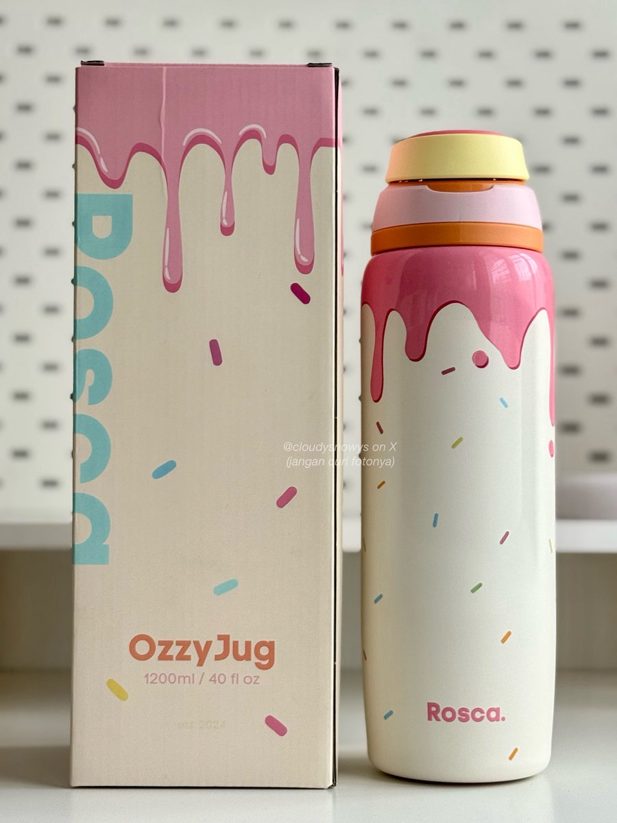 cloudysnowys's tweet photo. this ROSCA tumbler is HUGE and I LOVE it 😭🥤 

ga nanggung banget isinya 1,2 LITER bener2 gentong banget plus dapet pembersihnya ⭐️

proud to support LOCAL BRAND... https://t.co/eT3EaJk89a
