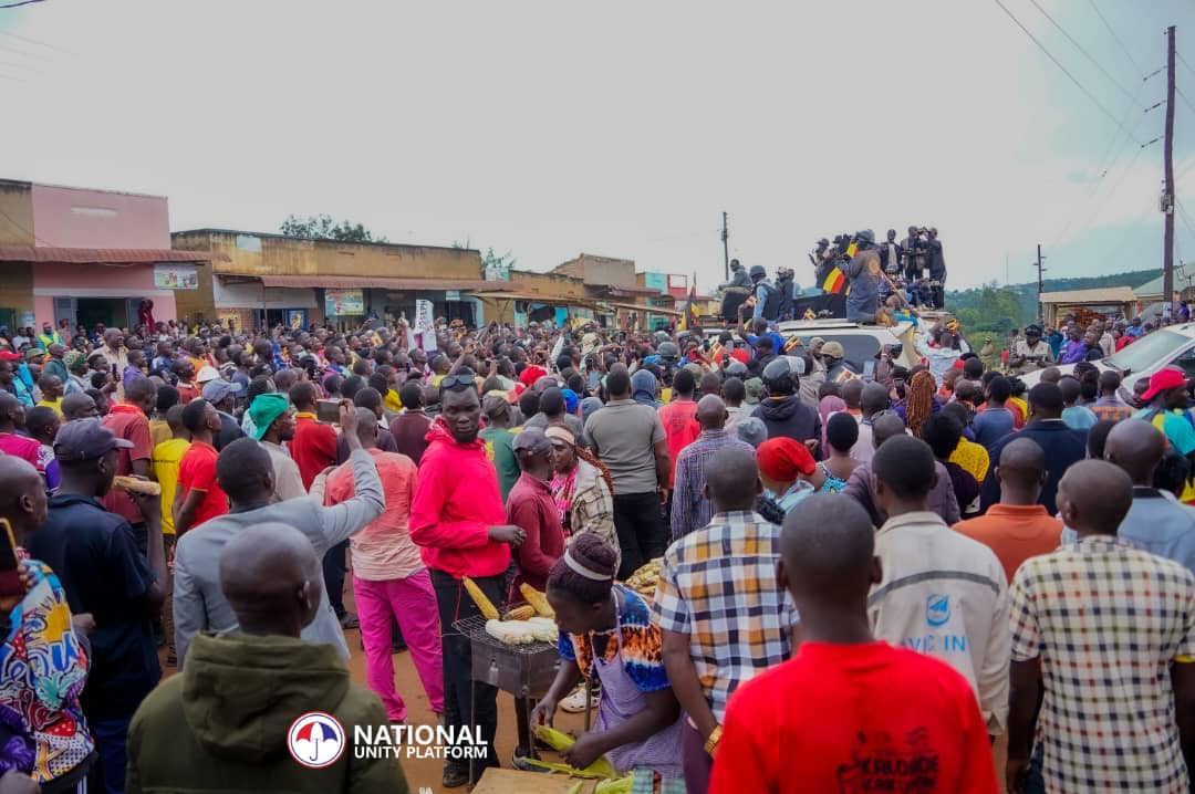 First lady <a href="/BarbieItungoK/">Barbie Kyagulanyi</a> speaking to the people of Ntara- Kitagwenda.