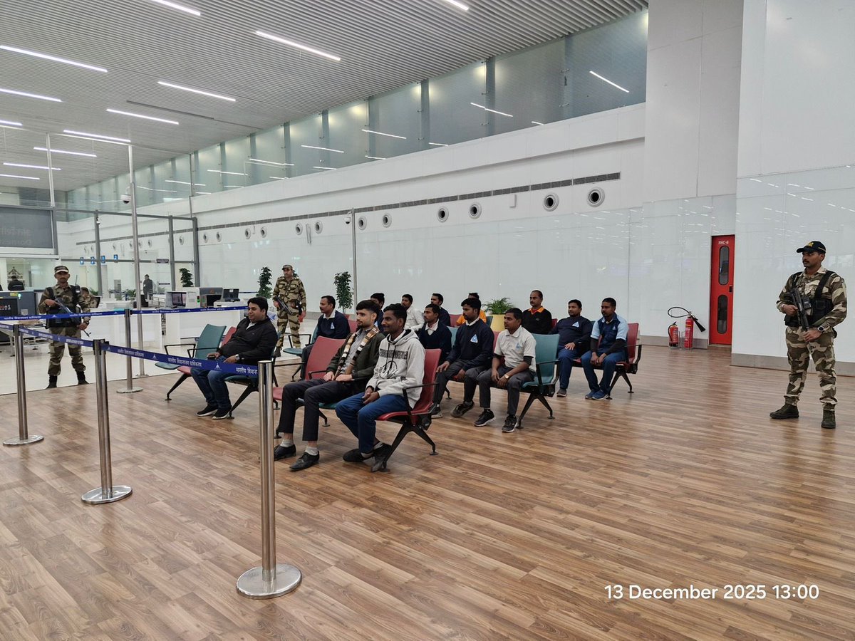 aaipatairport's tweet photo. Fog Preparedness Dry Run was conducted at @aaipatairport on 13.12.2025 with participation from all stakeholders, including @AAI_Official, IMD, @CISFHQrs, Airlines and F&amp;B Managers to assess operational readiness and response mechanisms during upcoming fog-related contingencies. https://t.co/68aN3L1bzg