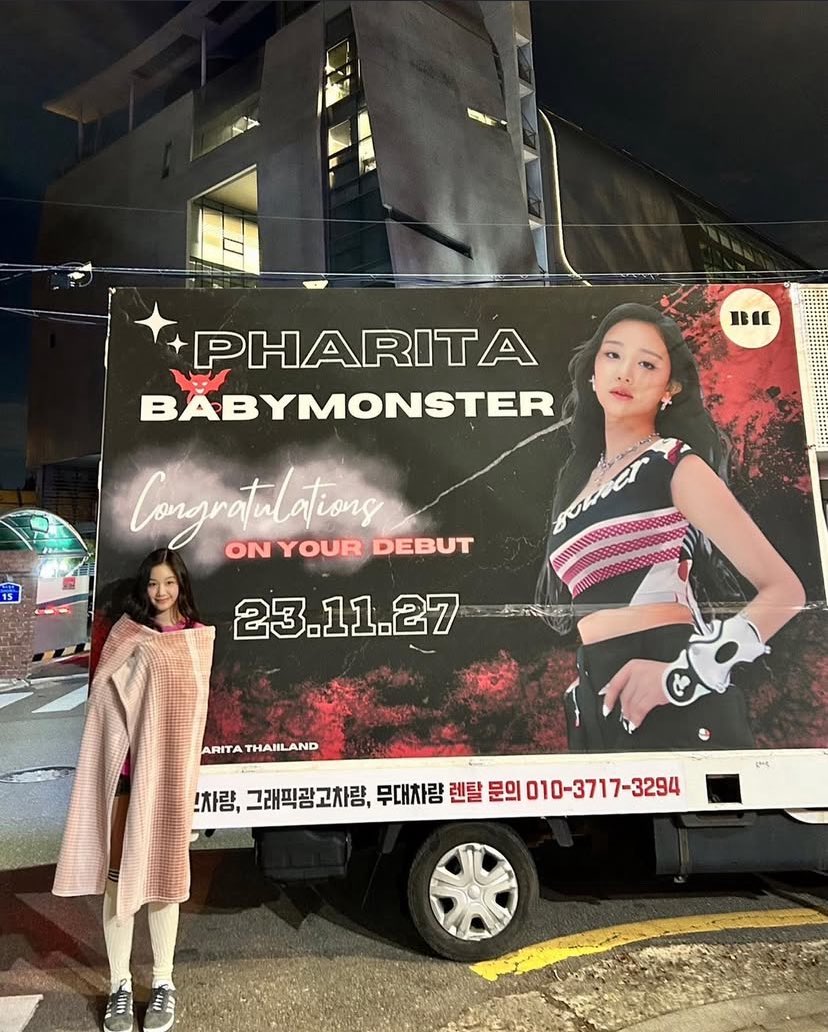 divinepharita's tweet image. the way pharita's debut was so hyped by thai fans, like no one but her got a whole ass truck going everywhere in seoul to celebrate her debut... she's so loved

#PHARITA #파리타