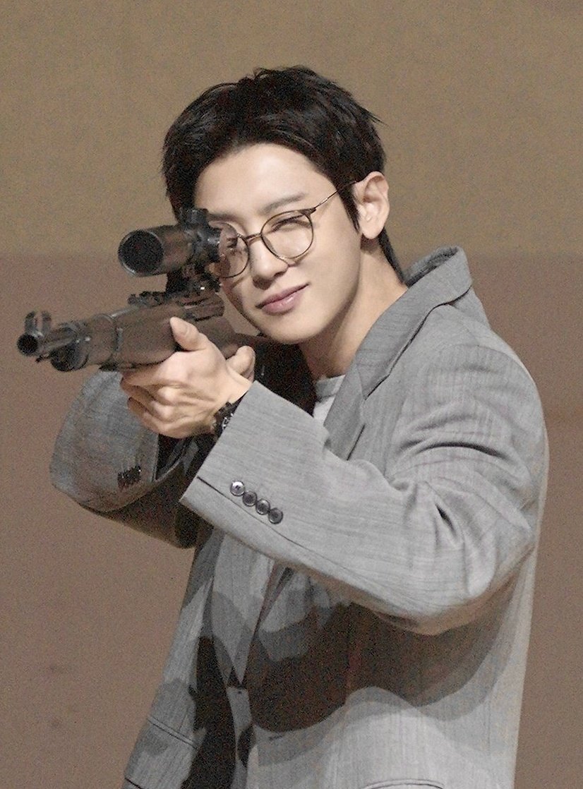 rainbownstar's tweet image. my kdrama crush               my kpop crush

#Chanyeol