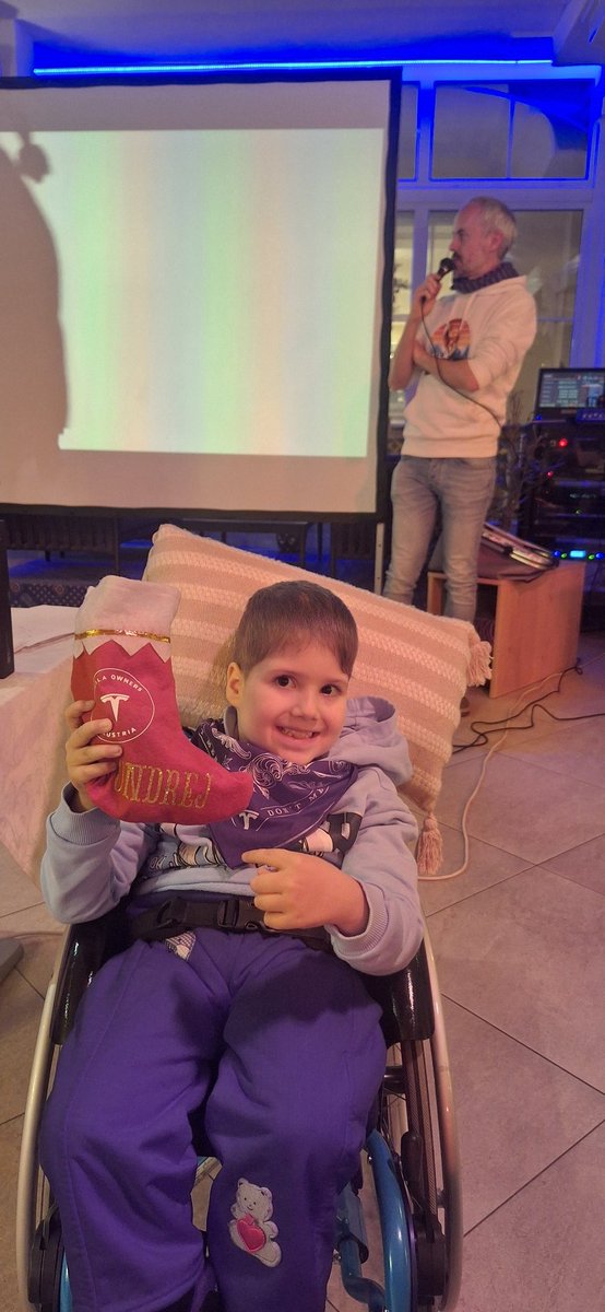 PetraTeslaLove's tweet image. A big thank you to @TeslaClubAT  for the amazing Christmas Party and wonderful Christmas dinner on December 12, 2025, in the beautiful Flachau! 🎄🚀

We (with my love @MadelArtem and my son Ondrej) loved catching up again with friends and fellow Tesla enthusiasts, and it was…