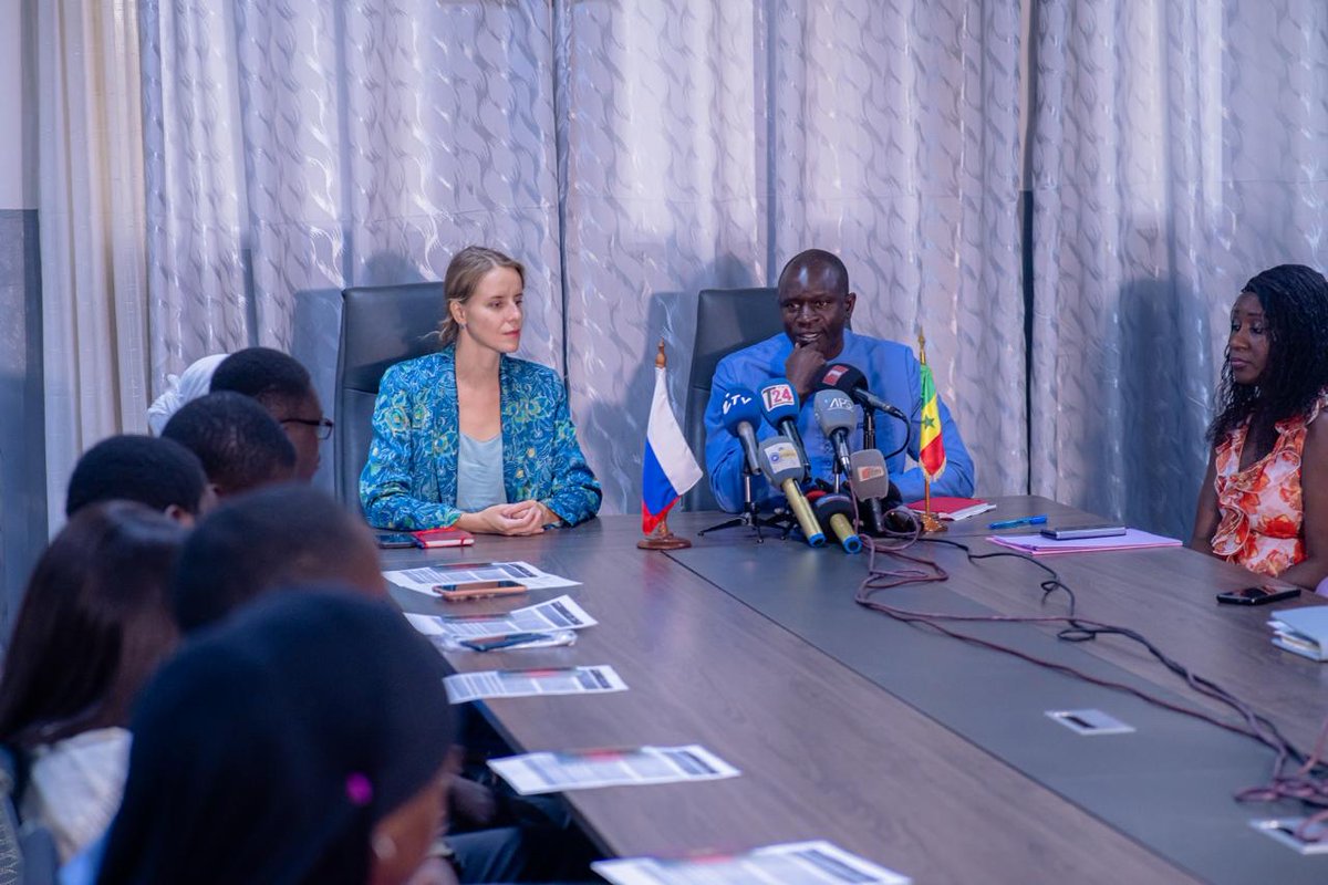 DrBabacar's tweet photo. J’ai rendu hommage aux bacheliers de #Thies, bénéficiaires de bourses universitaires offertes par la Fédération de #Russie.
Ces jeunes sont désormais des ambassadeurs de Thiès et du #Sénégal. La formation et le capital humain demeurent au cœur de notre vision du développement. https://t.co/QDioEWhlWY
