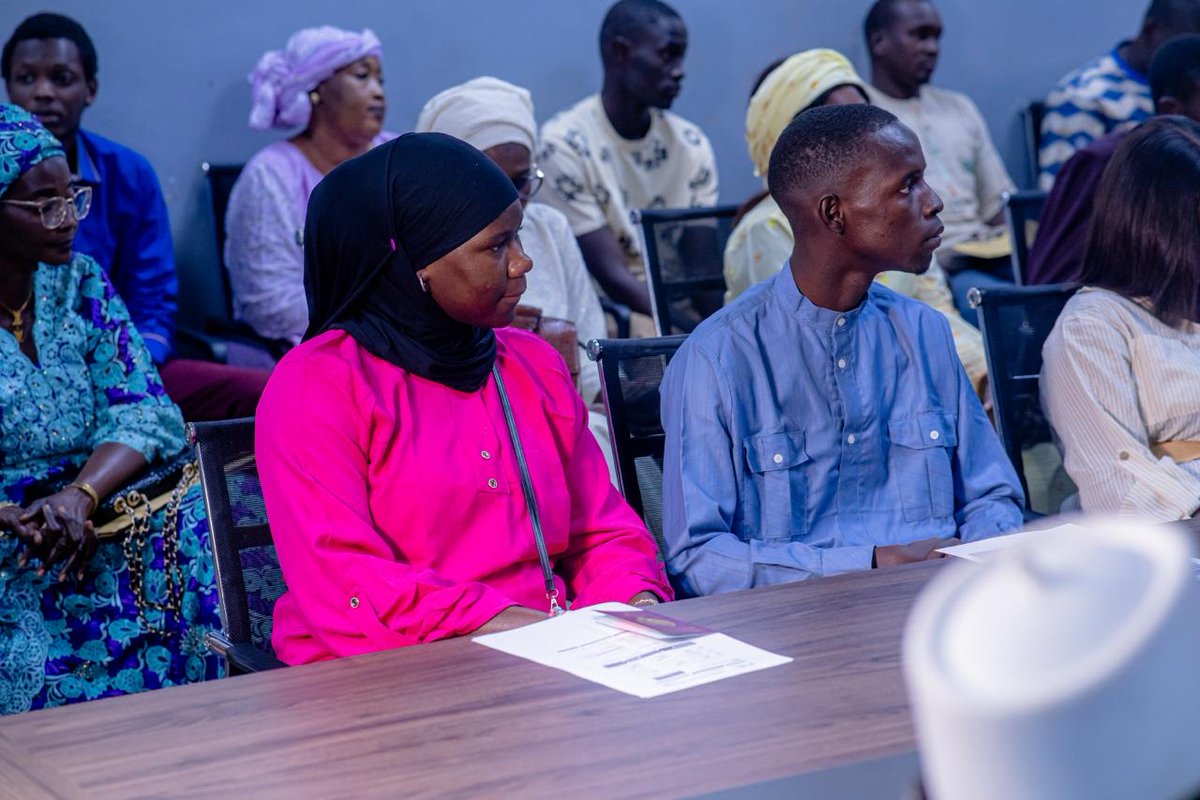 DrBabacar's tweet photo. J’ai rendu hommage aux bacheliers de #Thies, bénéficiaires de bourses universitaires offertes par la Fédération de #Russie.
Ces jeunes sont désormais des ambassadeurs de Thiès et du #Sénégal. La formation et le capital humain demeurent au cœur de notre vision du développement. https://t.co/QDioEWhlWY