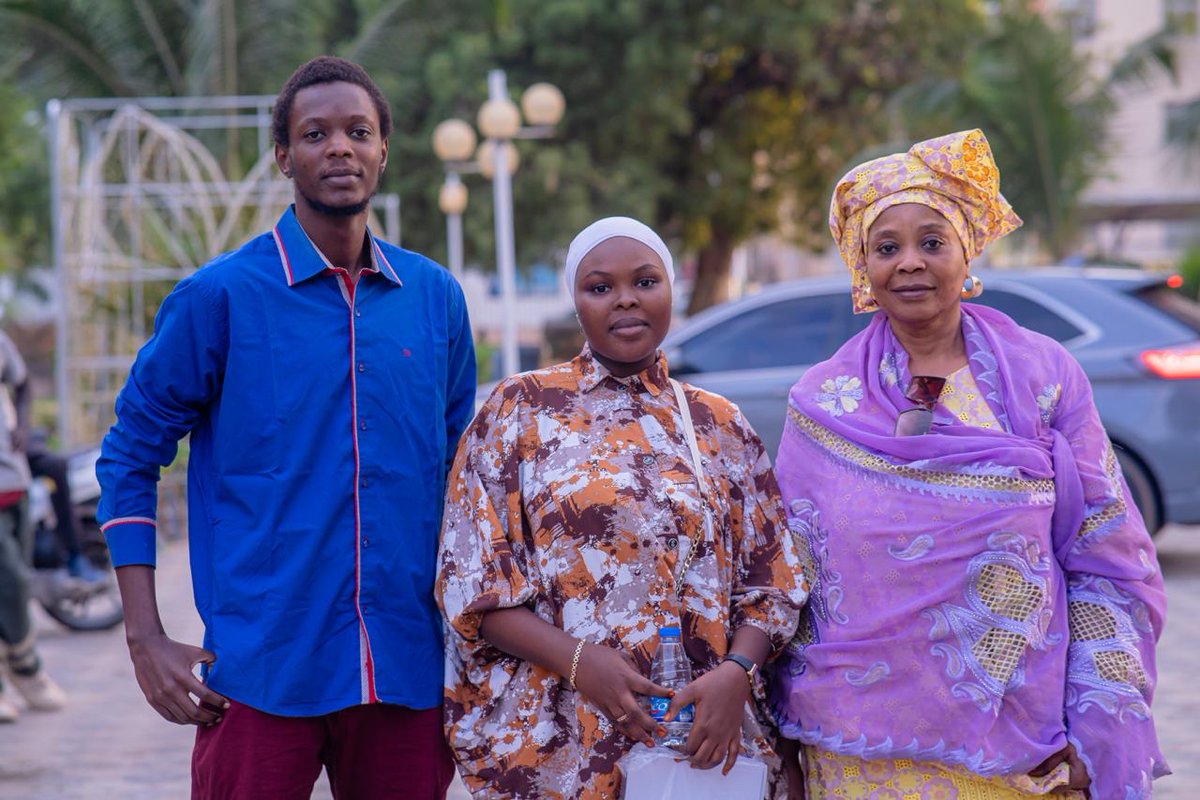 DrBabacar's tweet photo. J’ai rendu hommage aux bacheliers de #Thies, bénéficiaires de bourses universitaires offertes par la Fédération de #Russie.
Ces jeunes sont désormais des ambassadeurs de Thiès et du #Sénégal. La formation et le capital humain demeurent au cœur de notre vision du développement. https://t.co/QDioEWhlWY