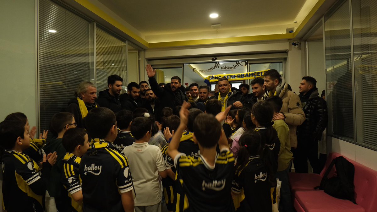 Çocuklar Gülsün, Dünya Gülsün.

Fenerbahçe sevgisini aşılamak ve Sefa Ağabeyimiz adına hayırda bulunmak için kardeşlerimizin yanında olduk.