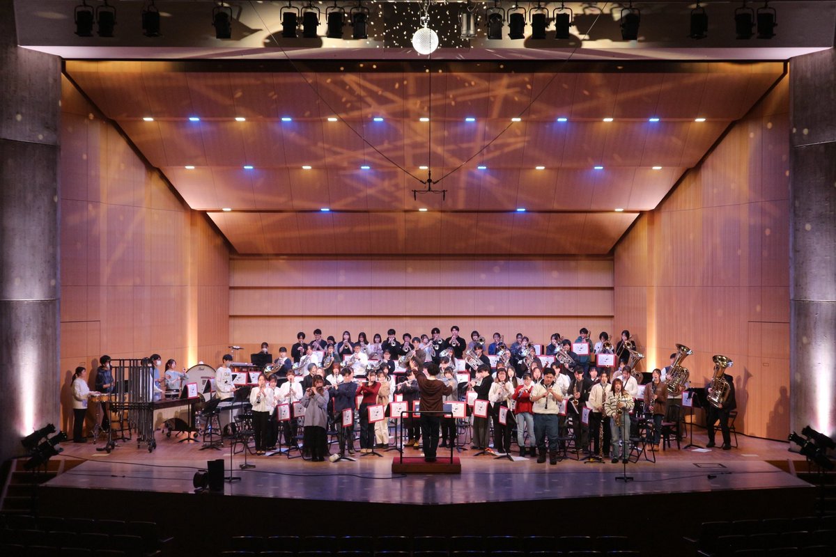 hirodaibrass's tweet photo. こんにちは！！
明日はいよいよ定演本番🎶弘前大学吹奏楽団です！！
今日は昼から夜まで、みんなで気合い入れて練習しました🔥
最高のステージをお届けしますので、ぜひぜひ来てください！！開演は16:00〜ですよ！✨
 #弘前大学吹奏楽団   #弘前大学 #定期演奏会 https://t.co/8UjLuzFJWH
