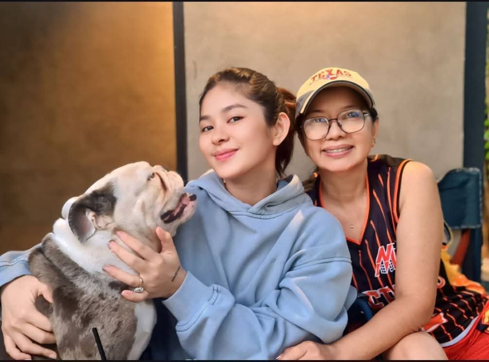 JulieAlvarez's tweet photo. Aw, missed you two @iamAndalioLoisa @iamr2alonte so much!🥺🥰 Tysm po tita Sandie sa pag update sa mag-asawa💜

#LoiNie LOINIE https://t.co/l2yUyDQxcH