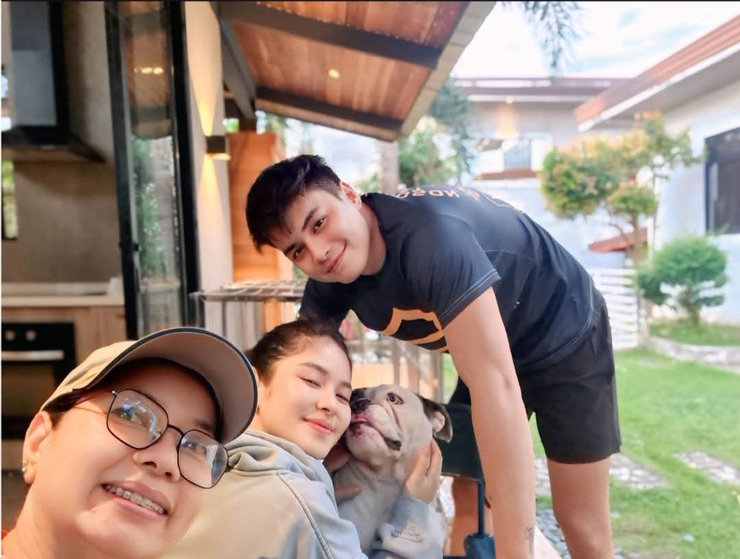 JulieAlvarez's tweet photo. Aw, missed you two @iamAndalioLoisa @iamr2alonte so much!🥺🥰 Tysm po tita Sandie sa pag update sa mag-asawa💜

#LoiNie LOINIE https://t.co/l2yUyDQxcH