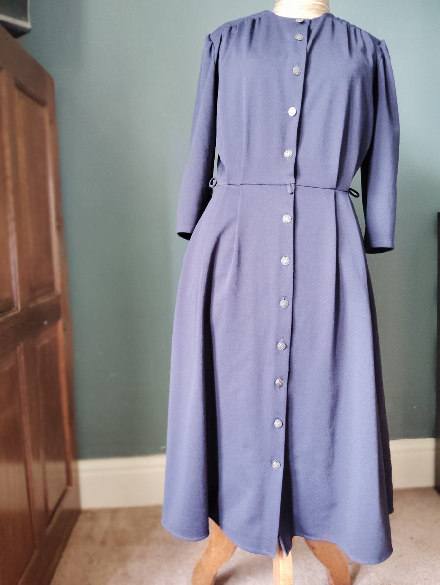 AtticSquid's tweet photo. Christmas Shop in comfort. Browse my Winter Wonderful selection of unique vintage treasure on ebay. Books, Jewellery, Clothes, Art, Pottery, Ephemera. Have a look 👁️ Get Lost in the Squid's beautiful Attic. https://t.co/kuD4CipduM