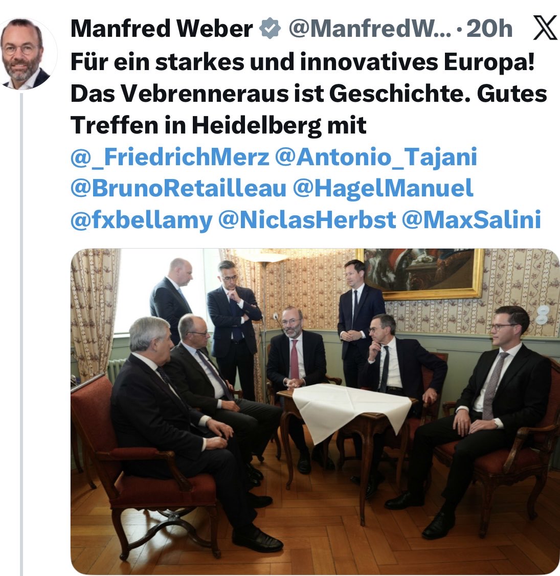 Wieder eins dieser Fotos von gestern.Frauen sind mehr als die Hälfte dieser Gesellschaft. Wen soll das hier repräsentieren?! Und eine Fehlentscheidung, das Verbrenner-Aus 2035 zu kippen-schlecht für die  Zukunft der Automobilindustrie &amp; klimaschädlich. Die Zukunft ist elektrisch.