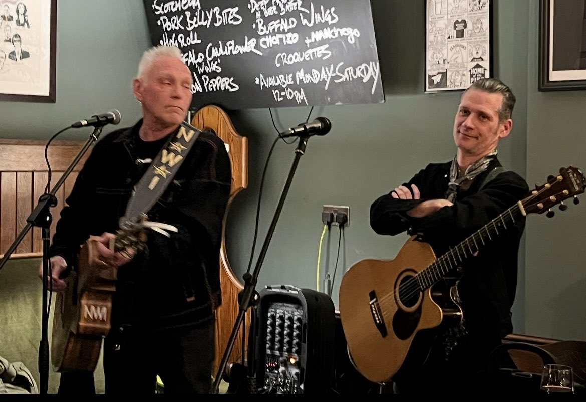 martindkennedy's tweet image. Like the Laurel &amp;amp; Hardy of the acoustic world 🤘🏻🎸

#nakedwithoutit #anotherfinemess #acoustic #guitarplayer