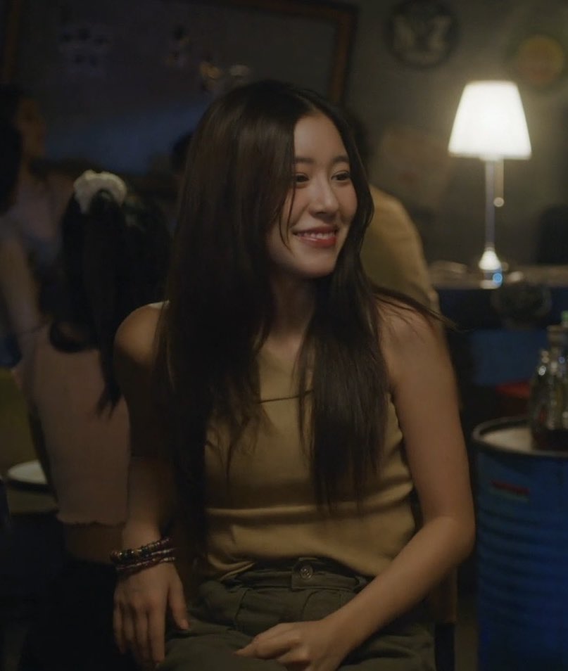 quickly_701's tweet image. 있잖아 그런거
심장에 하나 뇌에하나
살아가면서 힘들때 한번씩 박아놓은거
잠시 꺼내볼때…. 이 두장이 그 사진임

#ciizezphr #CiizeRutricha