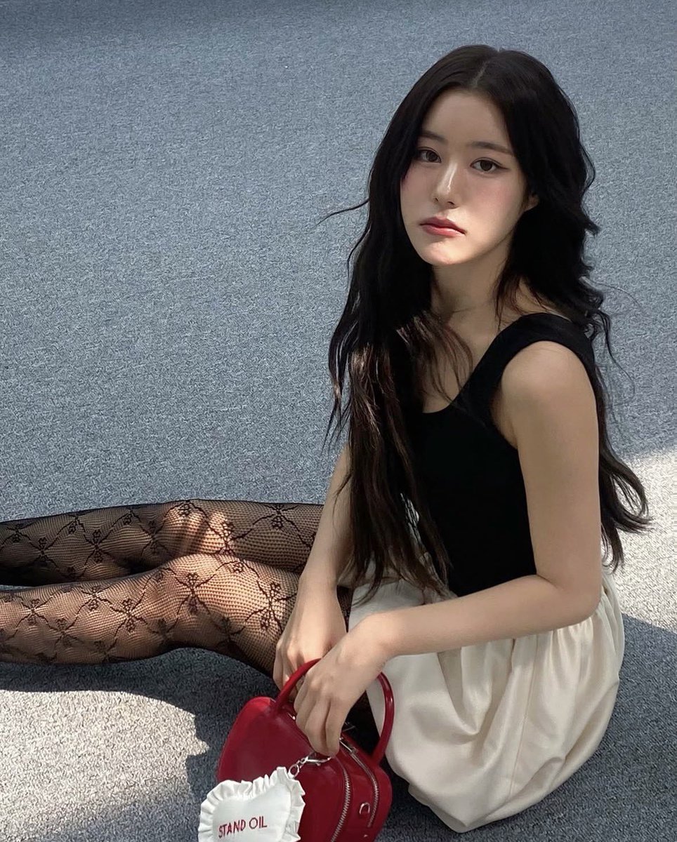 quickly_701's tweet image. 있잖아 그런거
심장에 하나 뇌에하나
살아가면서 힘들때 한번씩 박아놓은거
잠시 꺼내볼때…. 이 두장이 그 사진임

#ciizezphr #CiizeRutricha