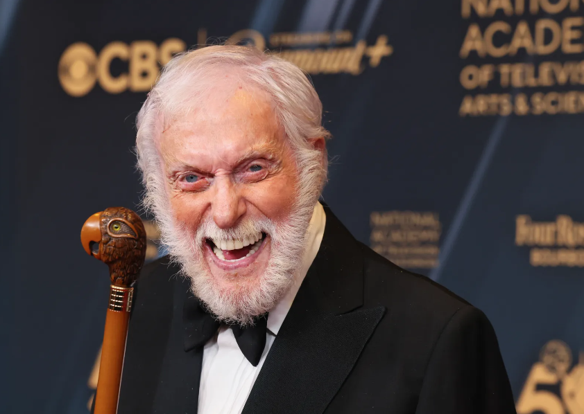 ✍️Dick Van Dyke, la vitalidad que trasciende de la pantalla a los recuerdos.

El homenaje en vida a toda una leyenda del entretenimiento que hoy cumple 100 años y al que sólo hay que transmitirle gratitud y cariño por los buenos ratos vividos.

elcinedeloqueyotediga.net/diario/show/di…