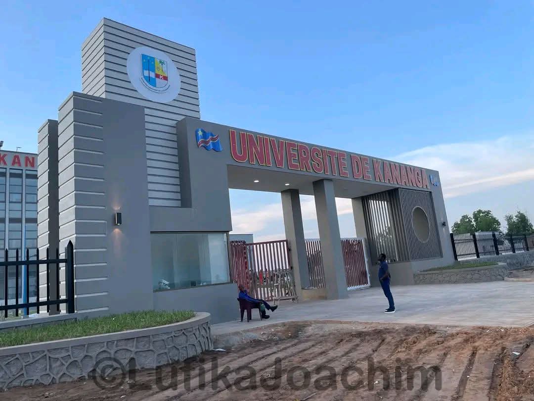 Legranddie51561's tweet photo. Le nouveau bâtiment de l'université de kananga , une première image à l'instar moderne 
.après 65 ans d'indépendance la RDC est sur la bonne voie grâce à volonté politique de S.M @fatshi13. https://t.co/cYBcYWEDUS