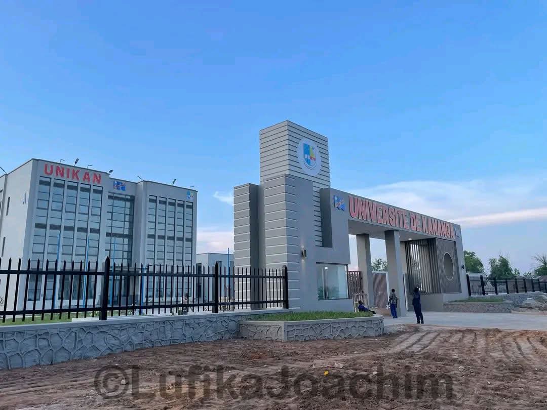 Legranddie51561's tweet photo. Le nouveau bâtiment de l'université de kananga , une première image à l'instar moderne 
.après 65 ans d'indépendance la RDC est sur la bonne voie grâce à volonté politique de S.M @fatshi13. https://t.co/cYBcYWEDUS