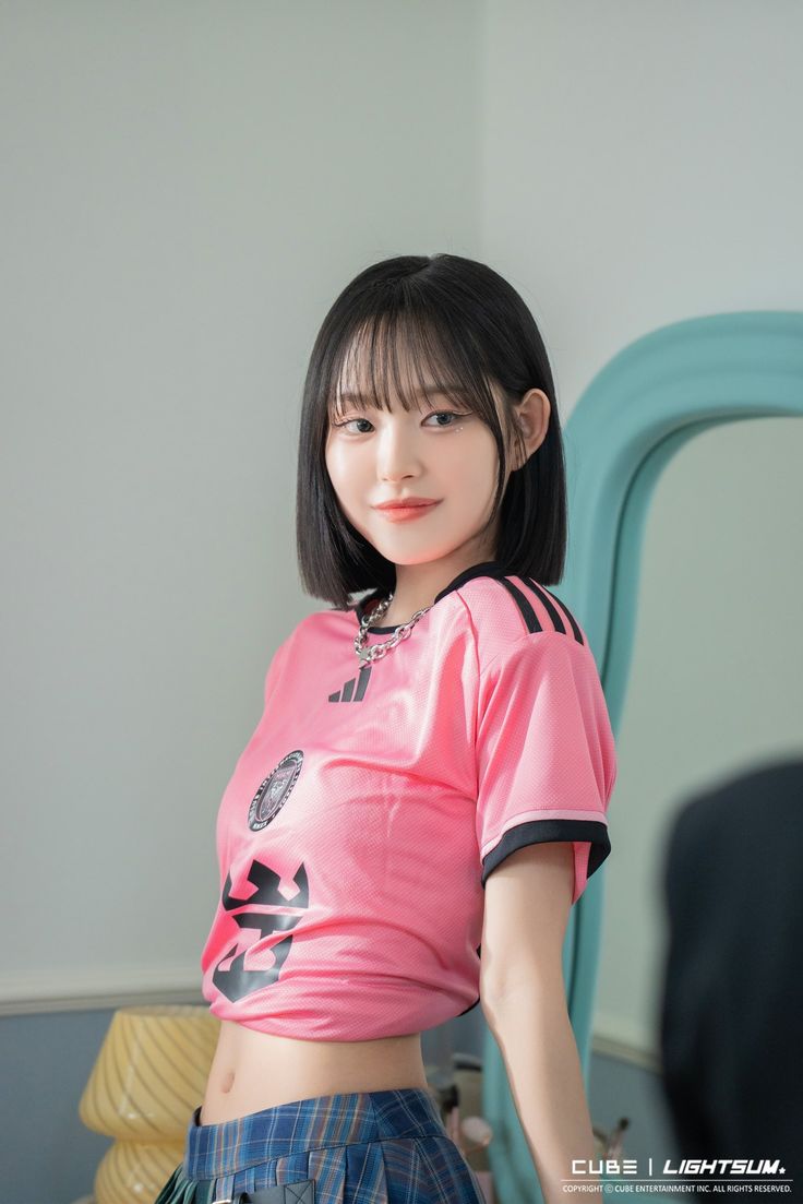 Udah malming aja nih, yang mau mampir ke bar untuk sekedar minum sendirian atau ditemenin host/hostess boleh mampir yuk