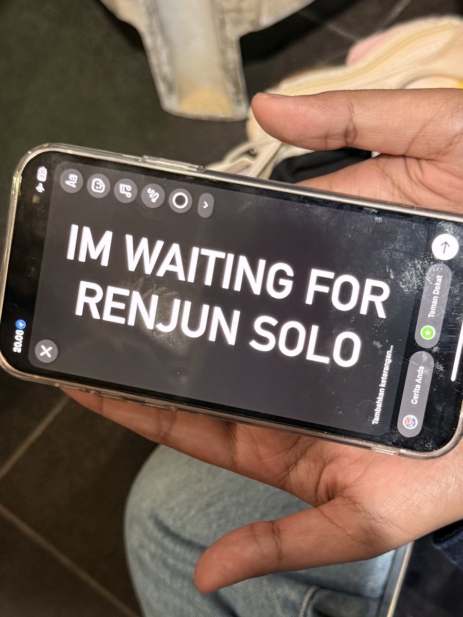 lonjuiny's tweet photo. RENJUN NOTICE US!!!! ROLO SOON!!! #TDS4inKL https://t.co/dO4PDNqUYG