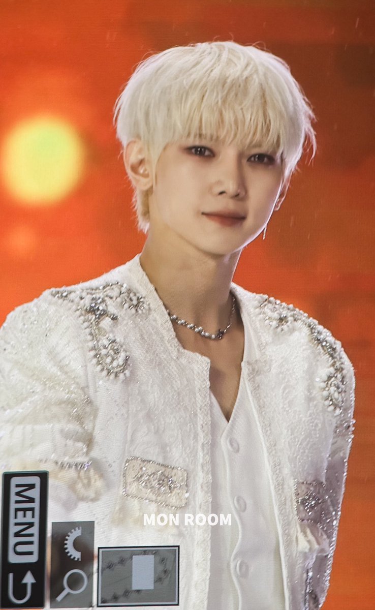room_az615's tweet photo. 251213 뮤직뱅크

  #에이티즈 #ATEEZ #여상 #YEOSANG https://t.co/KE71OJL3SU
