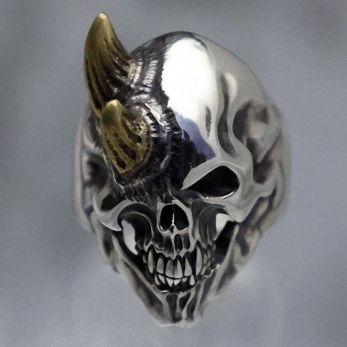 STRANGE_FREAK's tweet photo. 先日のワンメイク
店頭にて先着販売中です。2枚目の、角なしもワンメイクです。この2点はまだあります。サイズが違うのと、顔が反転しているであります。つまり、小さい方の反転してるやつをベースに角を生やしました。
@SILVER_GEEKS
#sfdcstm https://t.co/dC6CjcHKR3