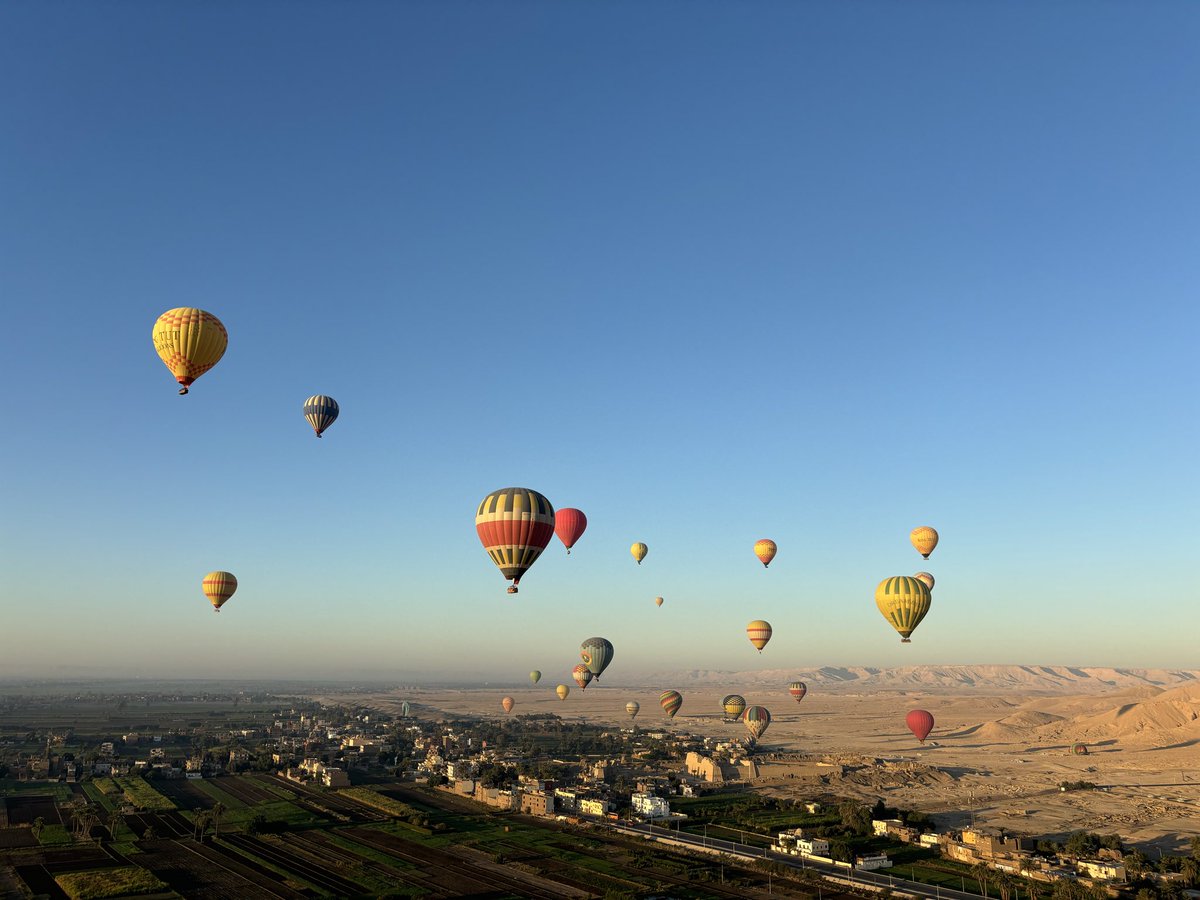 Emmyhellgren's tweet photo. Best thing I’ve ever done, flying a hot air ballon in the sunrise over Valley of the Kings in Luxor, Egypt. Absolutely STUNNING. https://t.co/8to1m6BN6m