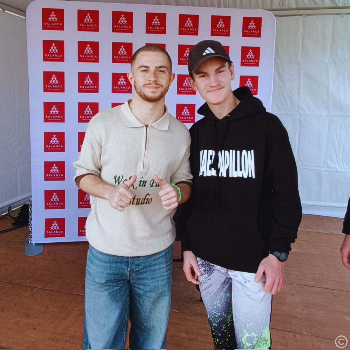 maelpapillon's tweet photo. 📸 Rencontre avec Michou – Samedi 13 décembre 2025

Ce samedi, Michou était présent au centre commercial de Claira (près de Perpignan) pour une séance photo et dédicace.
Il a été super bien accueilli, et j’étais vraiment trop content de pouvoir le rencontrer en vrai officiellement ! Petit détail sympa : on fait quasiment la même taille 😄

Après une longue file d’attente, j’ai eu la chance de repartir avec une photo souvenir. Une vidéo arrivera très prochainement sur ma chaîne YouTube, restez connectés 👀🎥

Un immense merci à toutes les équipes de protection, de sécurité, aux vigiles et à la gendarmerie pour leur présence et pour nous avoir protégés tout au long de l’événement.

Merci à toi Michou d’avoir fait le déplacement jusqu’à Perpignan et d’avoir découvert le pays catalan 🇫🇷❤️
On espère te revoir très vite ici… et pourquoi pas avec d’autres influenceurs 👀 (Inoxtag, on t’attend 😄).

Et qui sait… un restaurant Mealy à Perpignan, ce serait un rêve 🤞✨
Encore merci pour cette rencontre, hâte de te revoir très bientôt !