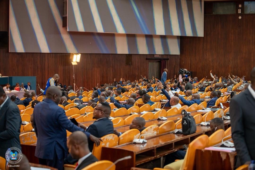 mandefu113's tweet image. RDC_Assemblée Nationale 

Plénière du vendredi 12 décembre 2025 |

Lors de mon intervention , j’ai salué l’initiative lucide et responsable de notre collègue Patrick ESHIBA, auteur de la proposition de loi n°01/2024, qui engage une modernisation nécessaire du Code du travail et…