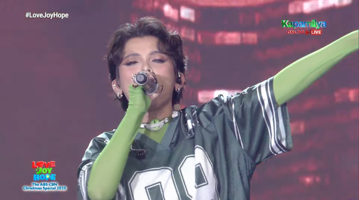 KapamilyaTFC's tweet image. BAZINGA! It's Asia's Pop Heartthrob #DarrenEspanto and Asia's Soul Supreme #KZTandingan! ❤💙💚

Catch #ABSCBNChristmasSpecial on December 13/14 via Kapamilya Channel, Kapamilya Online Live, A2Z, iWant, and TFC!✨📺

#LoveJoyHope #ABSCBN #TFC #TheFilipinoChannel #DARREN #KZ