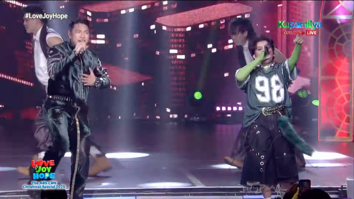 KapamilyaTFC's tweet image. BAZINGA! It's Asia's Pop Heartthrob #DarrenEspanto and Asia's Soul Supreme #KZTandingan! ❤💙💚

Catch #ABSCBNChristmasSpecial on December 13/14 via Kapamilya Channel, Kapamilya Online Live, A2Z, iWant, and TFC!✨📺

#LoveJoyHope #ABSCBN #TFC #TheFilipinoChannel #DARREN #KZ