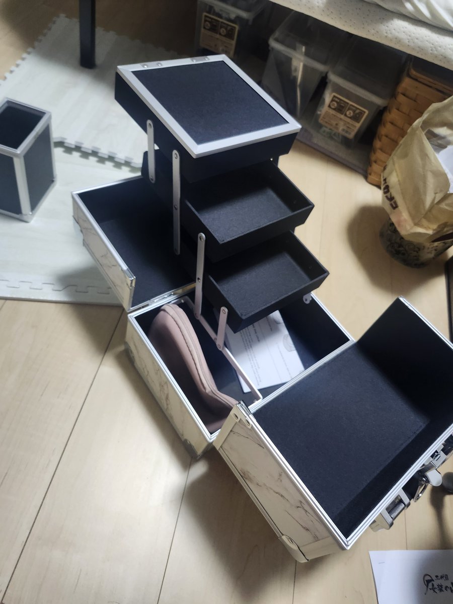 アンジェニュー　化粧箱 Q.化粧品しまう箱ってなんて調べたらいい？ A.化粧箱 という