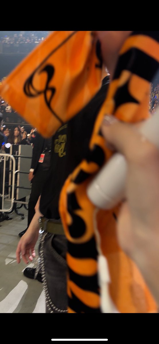 애양이 보더니 선물!! 하고쿨하게투척하고감