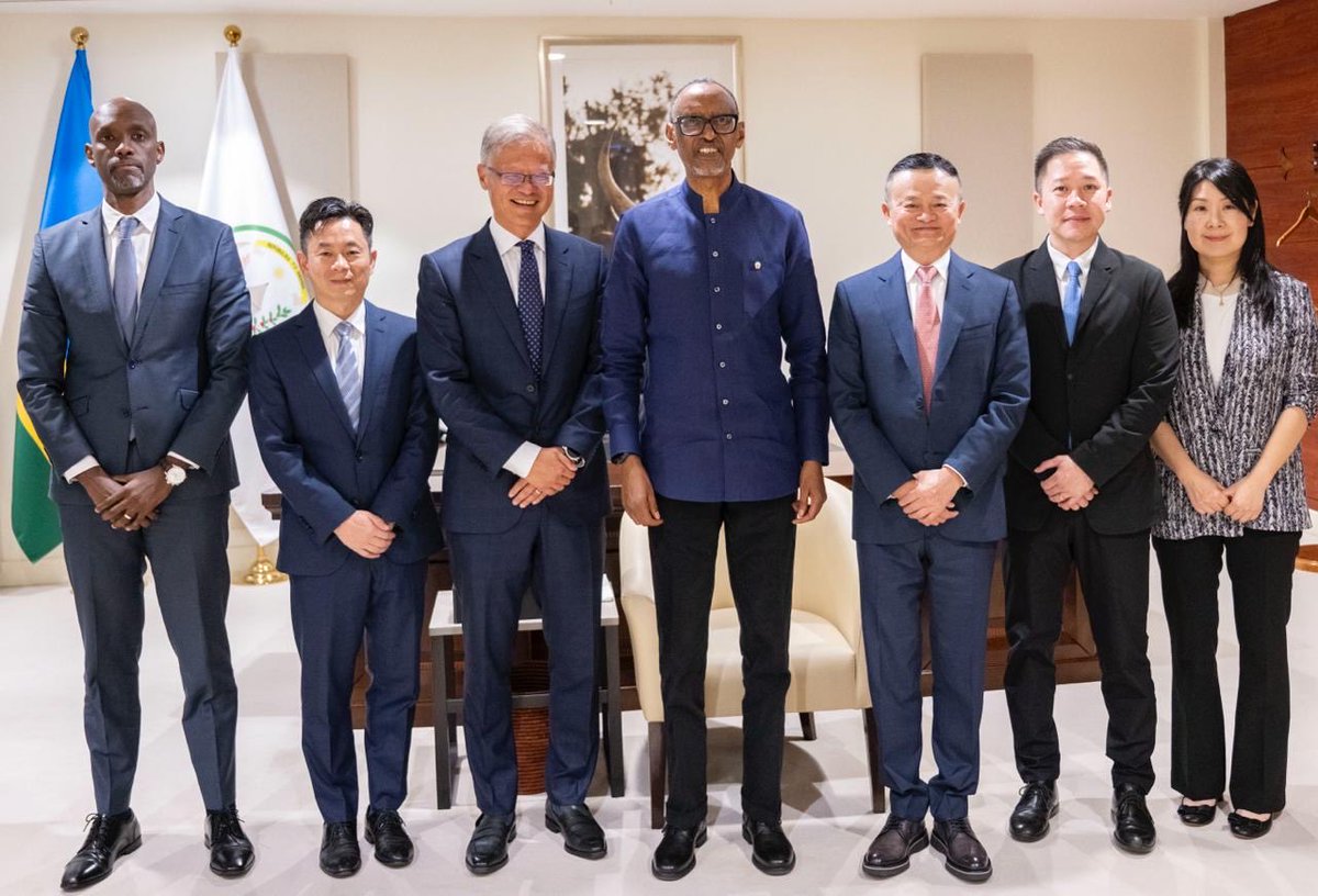 This afternoon in Kigali, President Kagame met with Jack Ma, Founder of Alibaba Group, and Jerry Yang, Co-Founder of Yahoo, to discuss partnerships in entrepreneurship and innovation. Jack Ma and Jerry Yang are in Kigali for Africa’s Business Heroes (ABH), Alibaba’s flagship