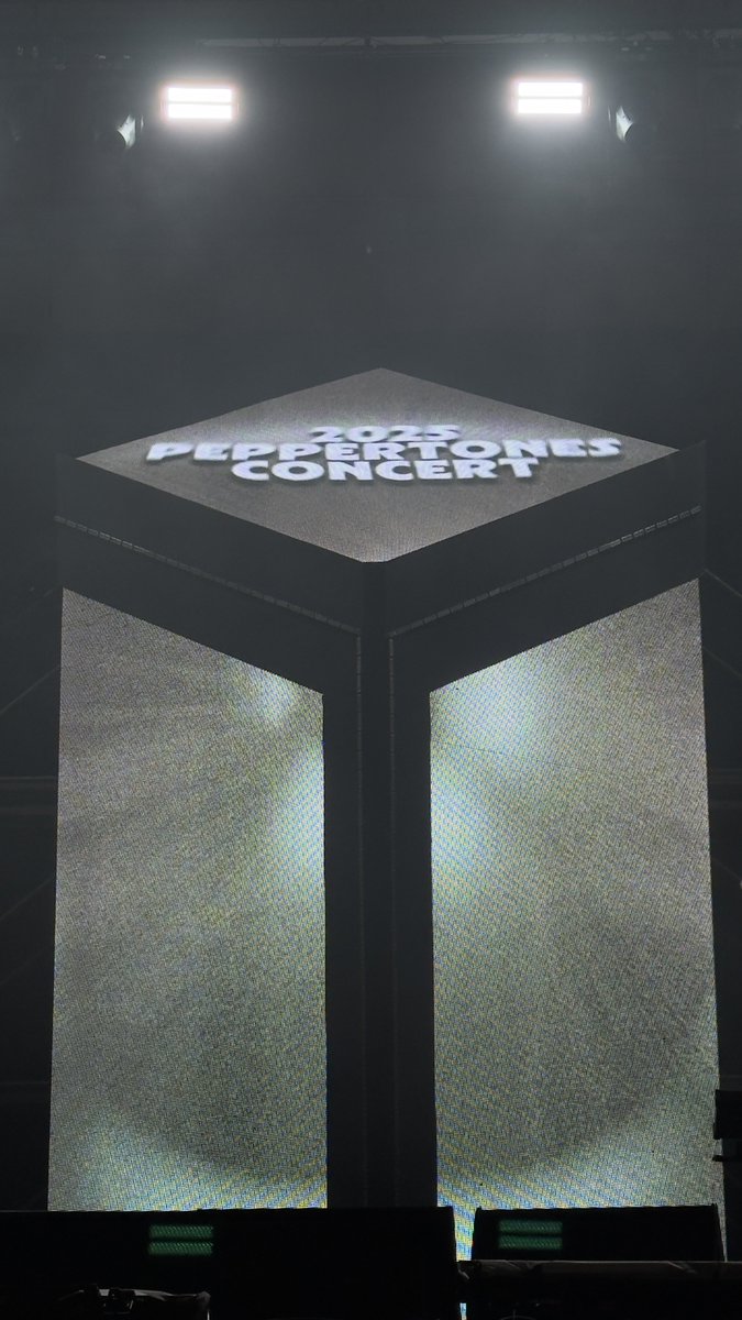 251213 페퍼톤스(PEPPERTONES) concert <공명> day 2

올해의 마지막도 덕분에 힘을 내어 살아갈 수 있을 것 같아요 고맙습니다☂️☀️ 깜짝 비밀곡ㅋㅋ 덕분에 돌아가는 길이 더 행복해졌네요❄️