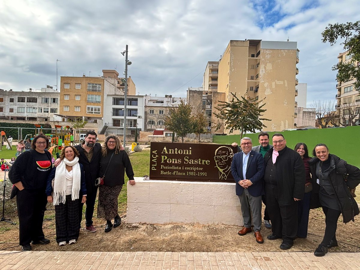 SocialistesInca's tweet image. Un autèntic #OrgullInquer inaugurar avui la plaça Antoni Pons Sastre a l'Avinguda d'Alcúdia, un espai dedicat a l'exbatle d'Inca, periodista i escriptor.

Els @SocialistesInca no ens hem volgut perdre aquest acte dedicat a un gran home que va fer tant per la nostra ciutat.