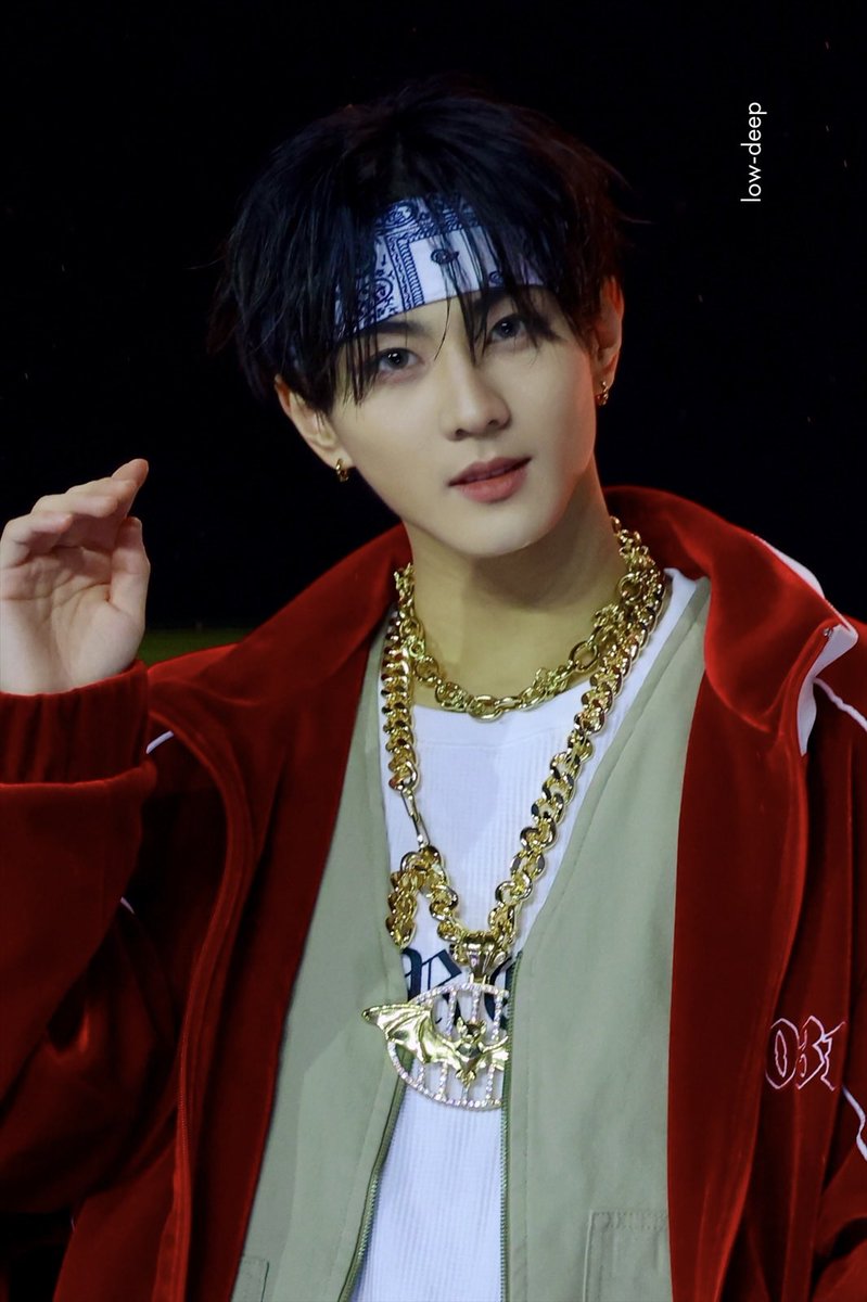 low-deep tweet media