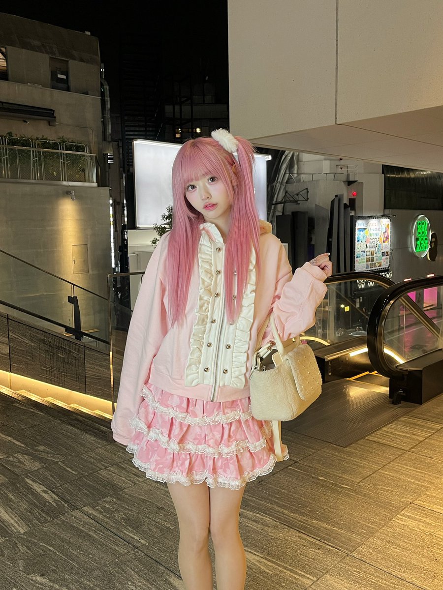 おはよう〜！ これヒョウ柄じゃなくて迷彩だ、、、🥺笑