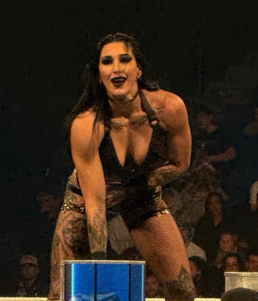 igo0ner's tweet photo. Brutality never looked this hot 🔥🔥 #RheaRipley https://t.co/8i2iyGB65Y