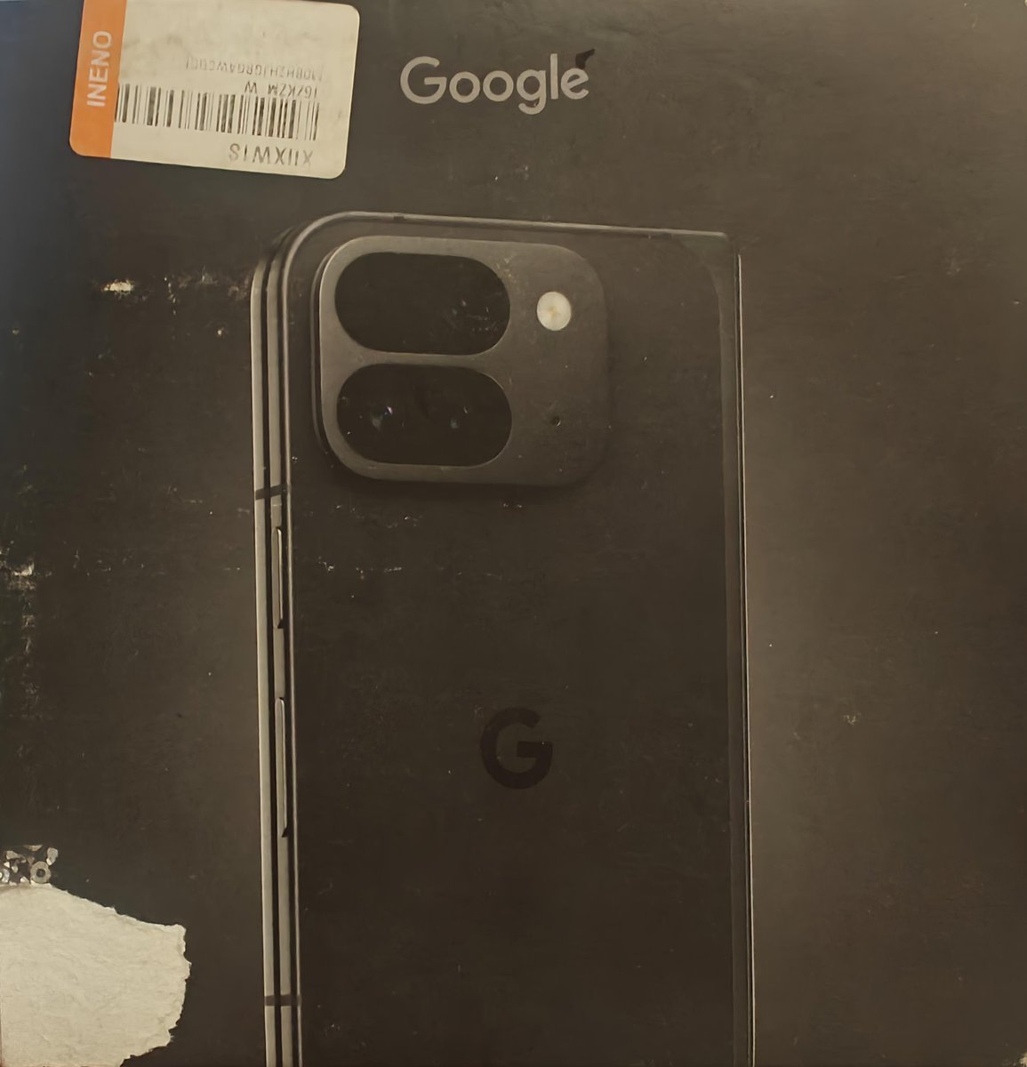 jskeshriya's tweet image. #Google Pixel 9 Pro fold bought 1 year ago &amp;amp; #Display is dead, the Service centre at Eternity mall, #Thane said " Phone ko #Noida bhejna padega agar display gaya hai toh Rs.54,000 ka display ka kharcha ayega".

@GoogleIndia we buy such expensive phones &amp;amp; within 1 year ur display