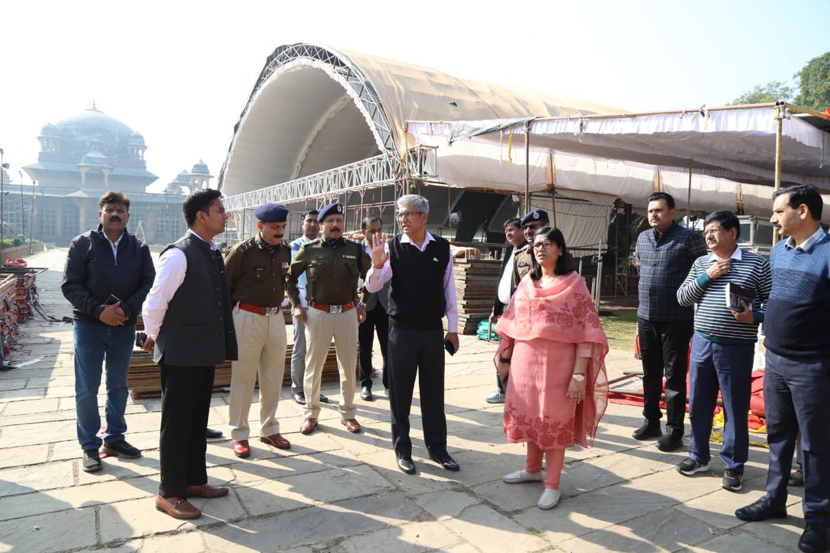 dmgwalior's tweet photo. तानसेन संगीत समारोह-2025
समारोह की सभी व्यवस्थायें उच्च कोटि की हों – संभाग आयुक्त श्री मनोज खत्री
संभाग आयुक्त, आईजी, डीआईजी, कलेक्टर, एसएसपी एवं नगर निगम आयुक्त ने आयोजन स्थल पर पहुँचकर लिया तैयारियों का जायजा
#gwalior
#tansen
#tansensamharoh https://t.co/2pMtr8GRzn
