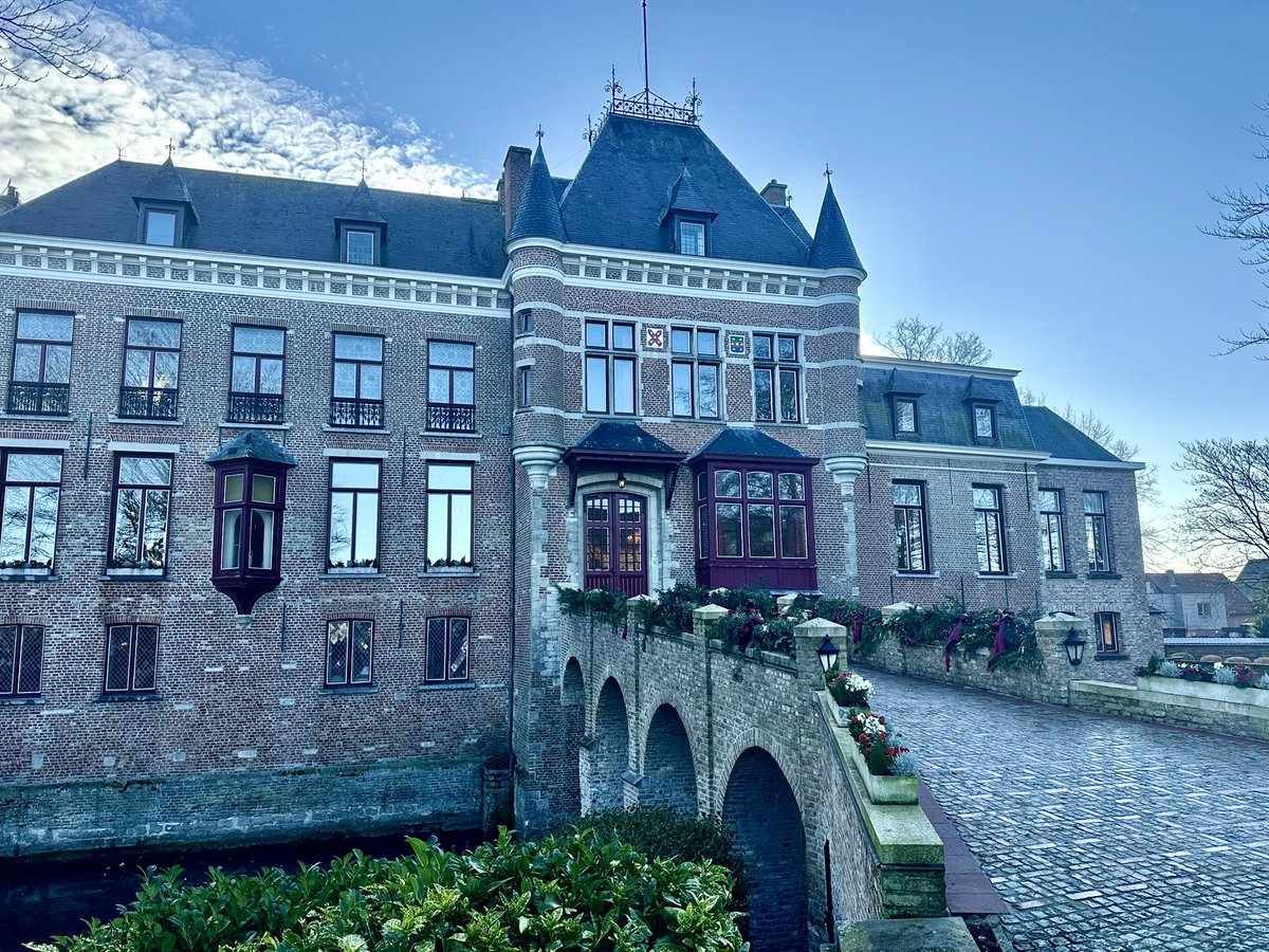 Je mag niet elke dag een <a href="/StopDarmkanker/">Stop Darmkanker</a> #keynote geven op Congres voor dierenartsen 😉

Zo dadelijk wel in #Damme bij <a href="/StadBrugge/">Stad Brugge</a> voor de ‘Brugse Dierenartsen” 🍀

“Is darmkanker een chronische infectieziekte?” 🤔 #microbioom #804 

Alvast mooi decor! 🏰