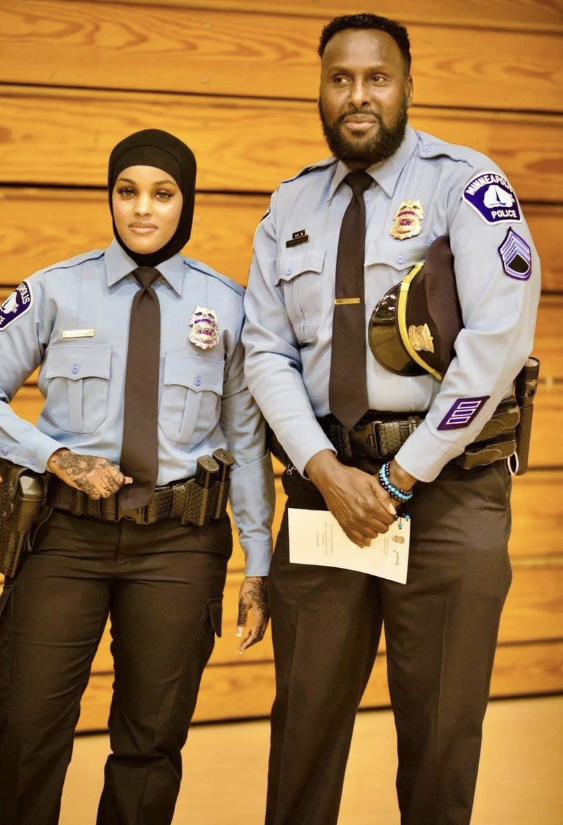 S_Ali0011's tweet image. These hardworking Somali Americans are called garbage by N*****Z1 Group.
Do you agree with the group?
#Somalis #America