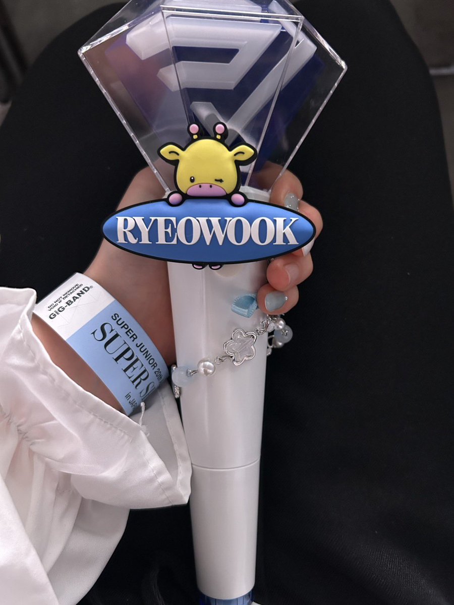 𝑅𝑒𝑛𝑎 tweet media