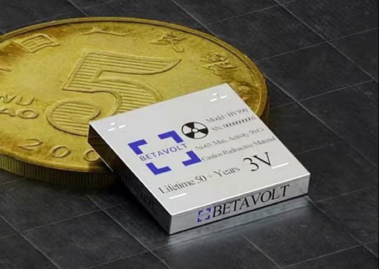 warintel4u's tweet photo. ⚡️Chinese company Betavolt has commenced mass production of its BV100 coin-sized nuclear batteries, capable of providing continuous power for up to 50 years. https://t.co/M41KzhIDVc