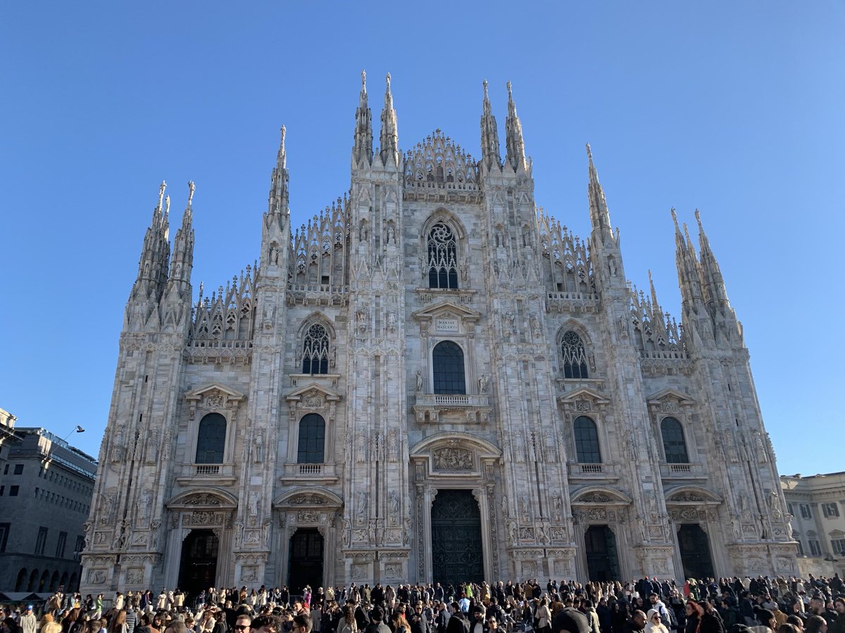 Stef75009's tweet photo. #Milan duomo galerie scala https://t.co/rifUGIbtF1