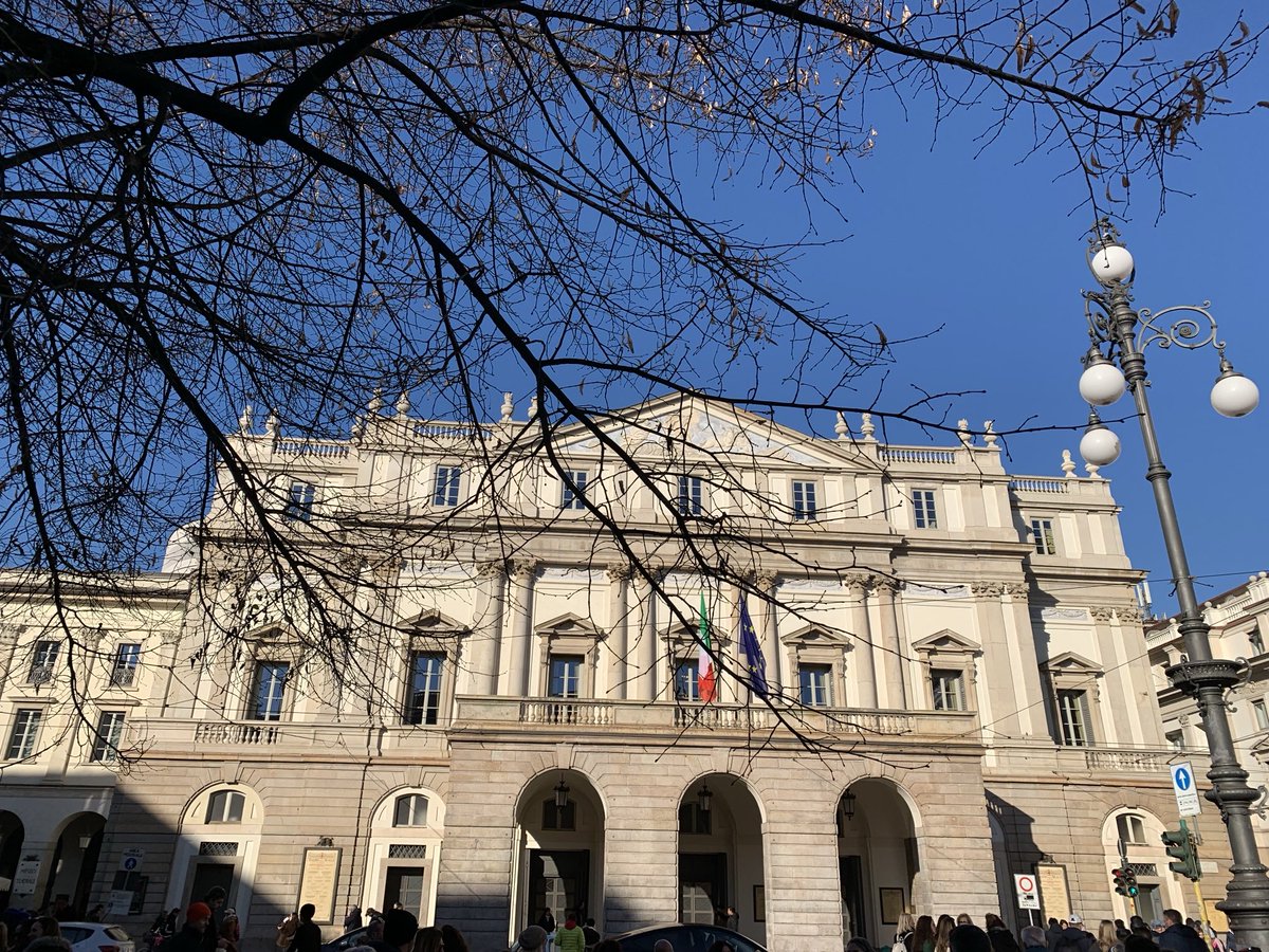 Stef75009's tweet photo. #Milan duomo galerie scala https://t.co/rifUGIbtF1