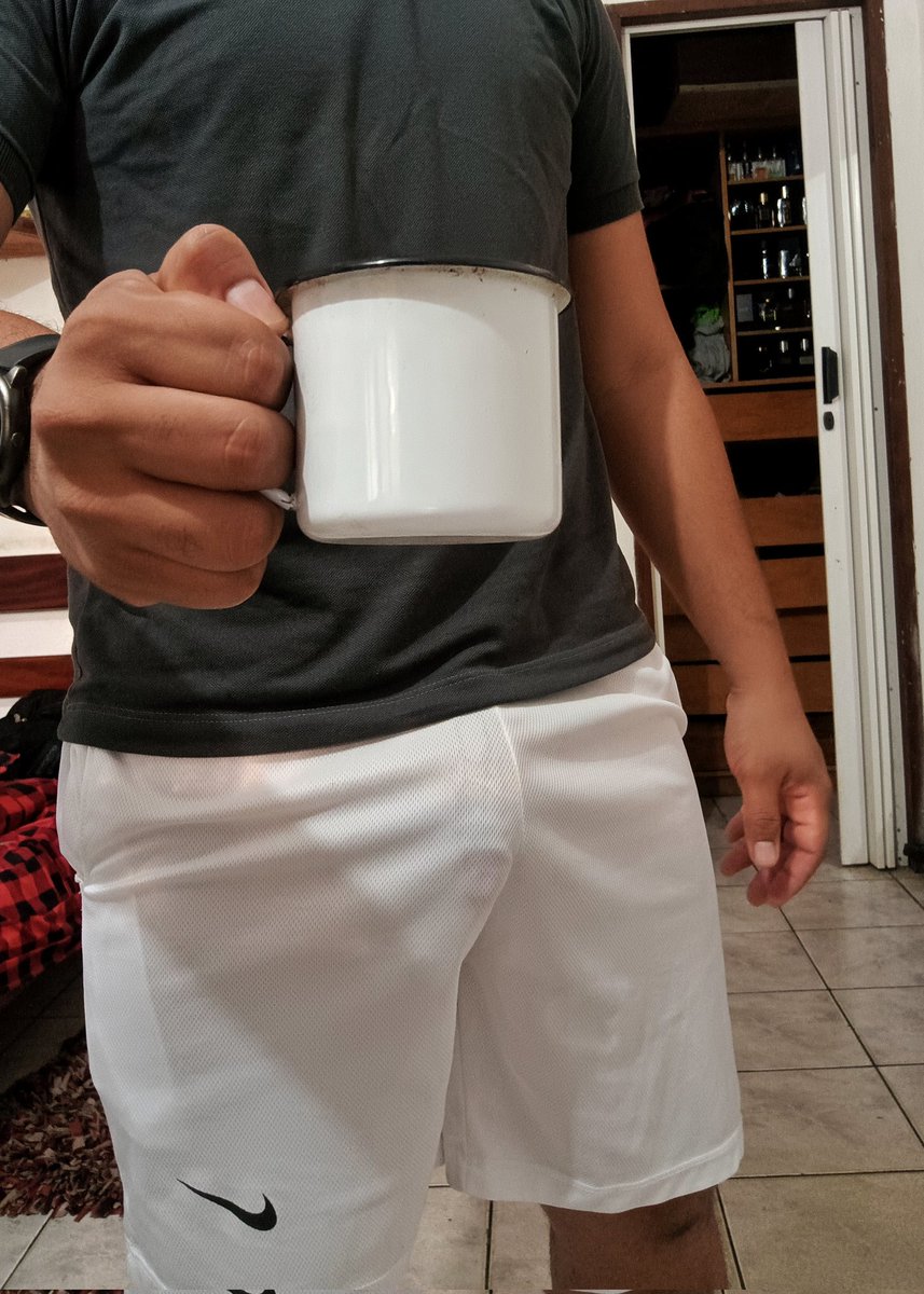Gostaria de entrar para tomar uma xícara de café? 

Mas se quiser leite, você vai ter que tirar na hora 🥲