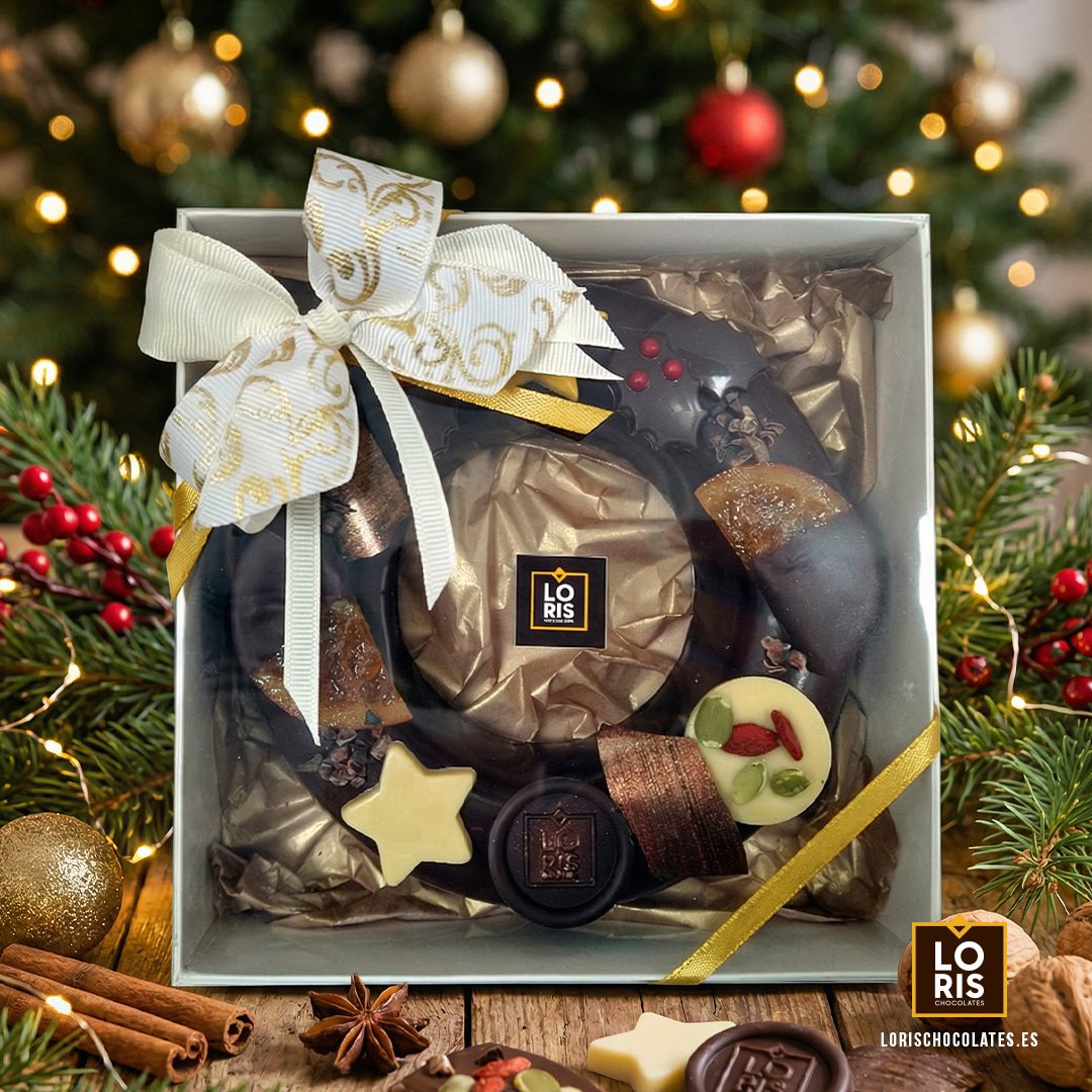 lorischocolates's tweet photo. TURRÓN CORONA DE NAVIDAD
Déjate seducir por su armonía de sabores: 🍊 Ganache de chocolate negro 66% con naranja valenciana, 🌰 Praliné de almendra, ✨ Crujiente de nibs de cacao y arroz inflado caramelizado.
Elaborado sin lactosa y sin gluten. Edición limitada. https://t.co/iFwYu2CfMh