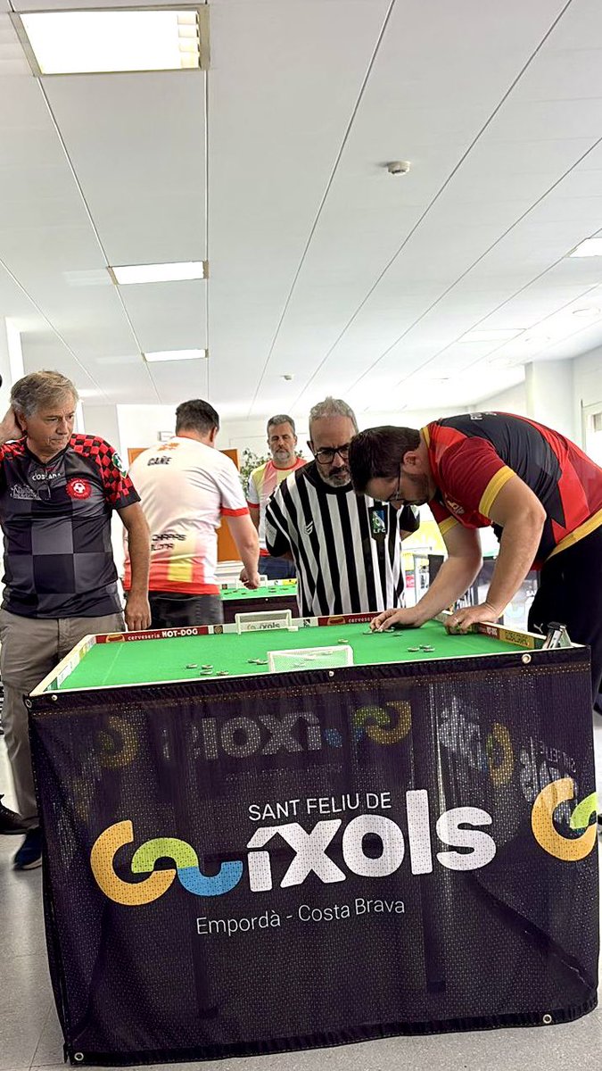 <a href="/Javi17Madrid/">Javier</a> <a href="/DAlvarez1976/">David Álvarez</a> Seguimos disfrutando el #FútbolChapas con la misma pasión de infancia, hoy siendo todo un juego de mesa ⚽️👌🏻🥳
Ya somos +30 clubes por toda España, en los que podéis practicar y competir a nivel local y nacional 🏆
+ Info en ligafutbolchapas.com
<a href="/FutbolchapasLFC/">ligafutbolchapas</a>